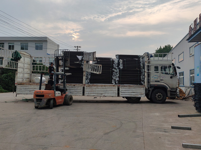 金用護欄2022年7月15日鋅鋼飄窗欄桿裝車發(fā)貨！