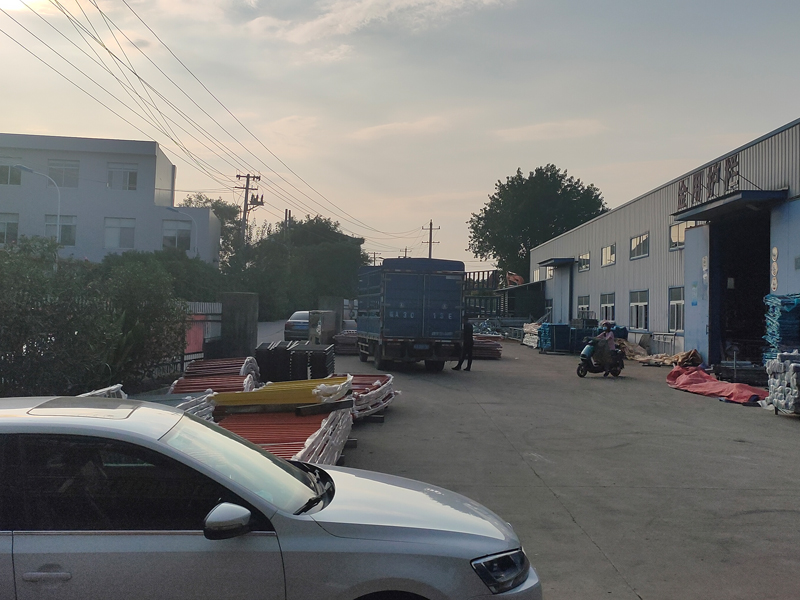 金用護欄2022年8月1日鋅鋼飄窗欄桿裝車發貨！