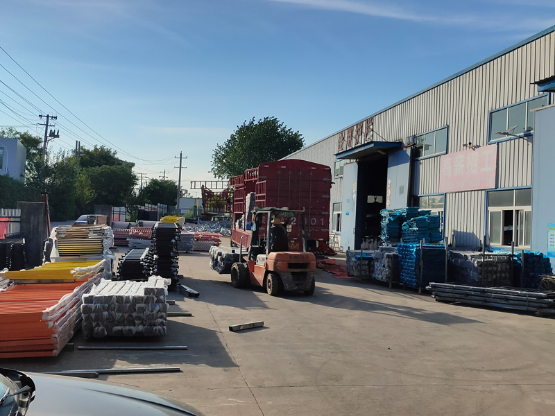 金用護欄2022年8月5日鋅鋼組裝式護欄裝車發貨！