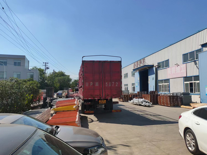 金用護欄2022年8月12日鋁合金百葉窗裝車發(fā)貨！