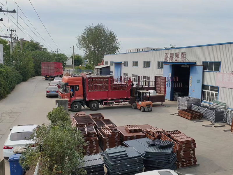 金用護(hù)欄2022年8月22日鋁合金百葉窗裝車發(fā)貨！