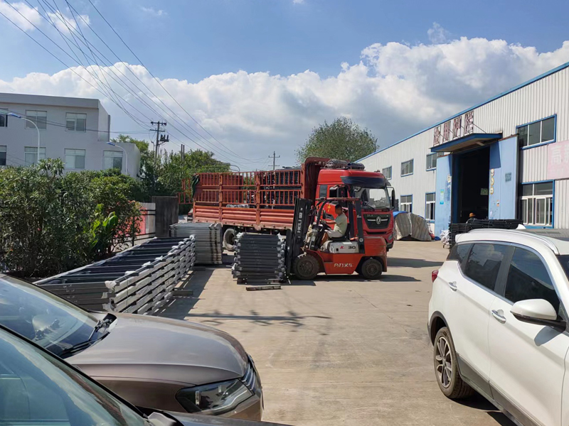 金用護(hù)欄2022年9月6日鋅鋼護(hù)欄裝車(chē)發(fā)貨！
