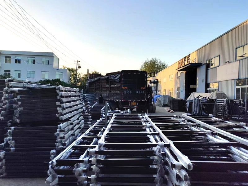 金用護欄2022年9月21日鋁合金百葉窗裝車發(fā)貨! 金用護欄2022年9月21日鋁合金百葉窗裝車發(fā)貨!