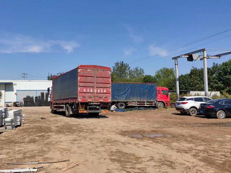 金用護欄2022年10月12日鋅鋼空調護欄裝車發貨！