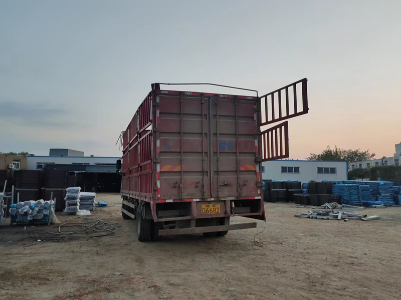 金用護欄2022年10月20日鋅鋼飄窗欄桿裝車發貨！