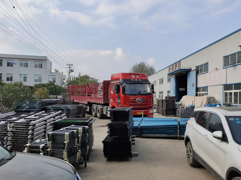 金用護(hù)欄2022年11月4日鋅鋼組裝護(hù)欄裝車發(fā)貨！