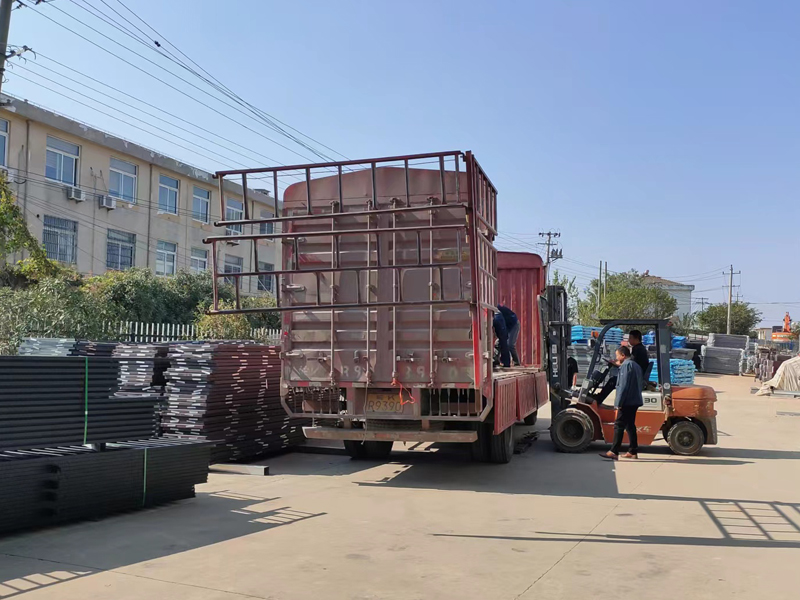 金用護欄2022年11月7日鋅鋼玻璃欄桿裝車發(fā)貨! 金用護欄2022年11月7日鋅鋼玻璃欄桿裝車發(fā)貨!