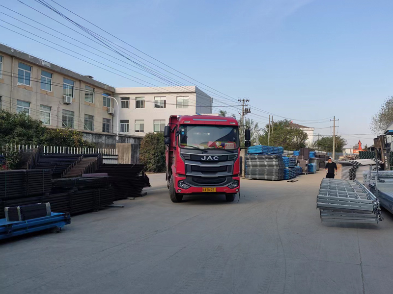 金用護欄2022年11月10日鋅鋼玻璃護欄裝車發貨！