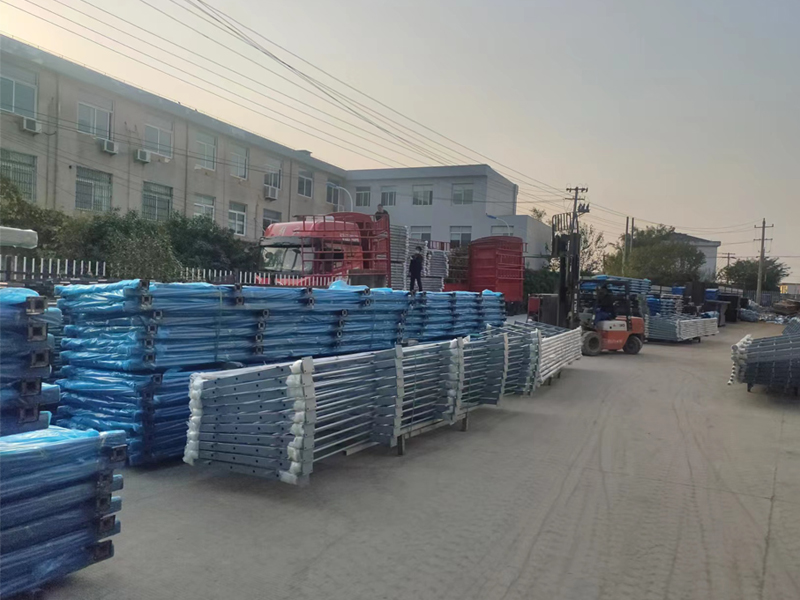 金用護(hù)欄2022年11月11日鋅鋼玻璃欄桿裝車發(fā)貨! 金用護(hù)欄2022年11月11日鋅鋼玻璃欄桿裝車發(fā)貨!