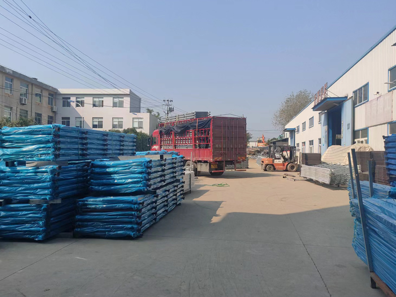 金用護欄2022年11月21日鋅鋼陽臺護欄裝車發(fā)貨! 金用護欄2022年11月21日鋅鋼陽臺護欄裝車發(fā)貨!