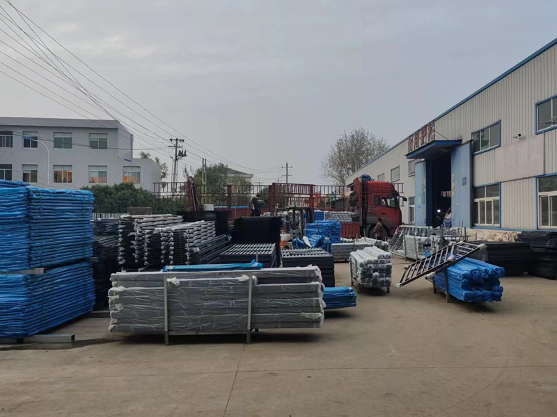 金用護欄2022年12月2日鋅鋼組裝護欄裝車發貨! 金用護欄2022年12月2日鋅鋼組裝護欄裝車發貨!