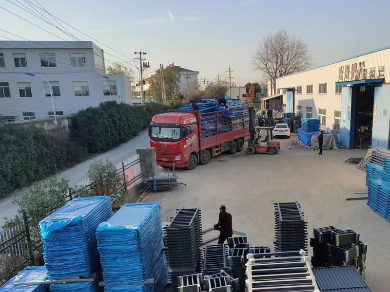 金用護(hù)欄2022年12月10日鋅鋼陽臺(tái)護(hù)欄裝車發(fā)貨！