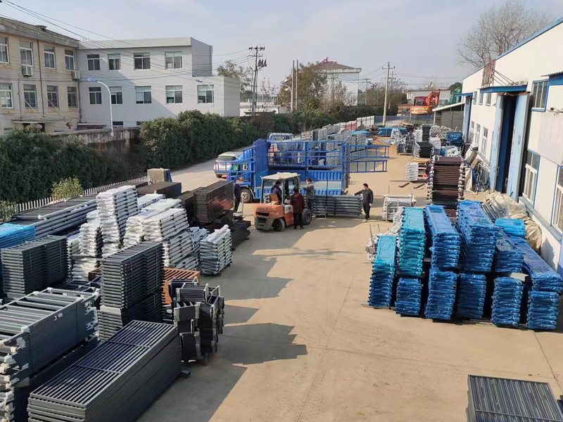 金用護欄2022年12月14日鋅鋼連廊欄桿裝車發貨！