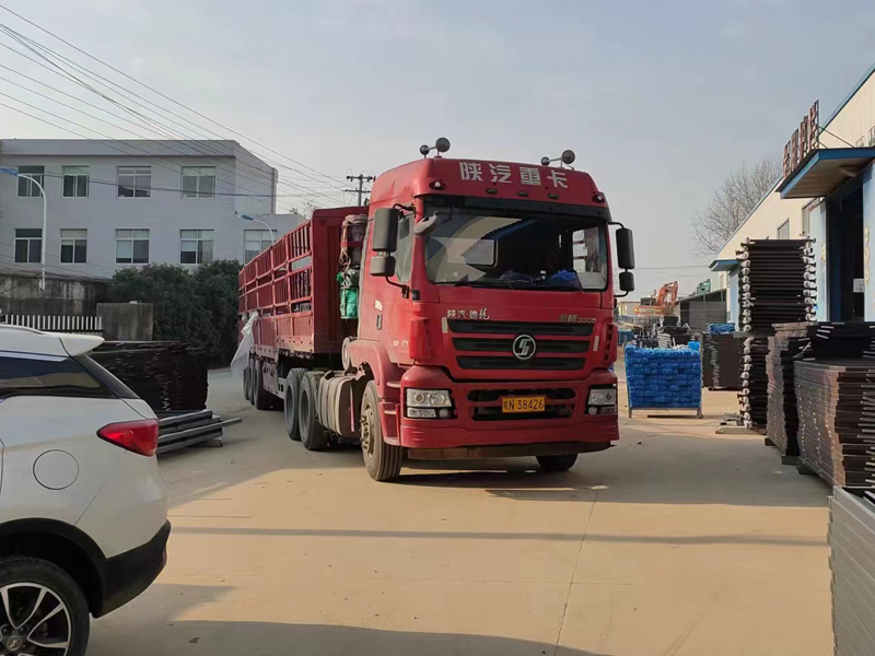 金用護(hù)欄2022年12月17日鋅鋼組裝護(hù)欄裝車(chē)發(fā)貨！