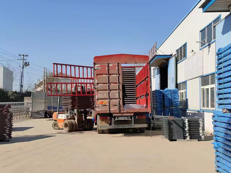 金用護欄2022年12月24日鋅鋼百葉窗裝車發貨! 金用護欄2022年12月24日鋅鋼百葉窗裝車發貨!