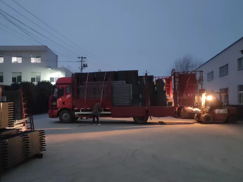 金用護(hù)欄2022年12月30日鋅鋼空調(diào)護(hù)欄裝車(chē)發(fā)貨！