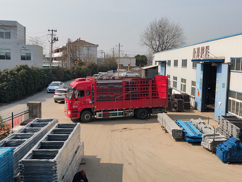 金用護欄2023年3月3日鋅鋼百葉窗裝車發(fā)貨! 金用護欄2023年3月3日鋅鋼百葉窗裝車發(fā)貨!