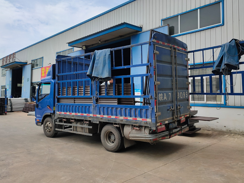 2023年5月27日鋅鋼百葉窗裝車發貨! 2023年5月27日鋅鋼百葉窗裝車發貨!