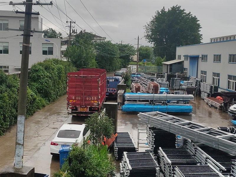 2023年7月18日鋅鋼連廊欄桿裝車發貨！