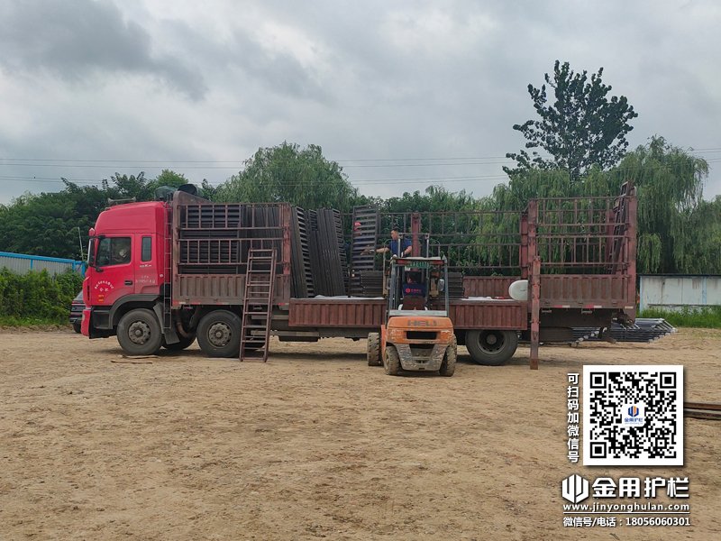 2023年7月31日鋁合金百葉窗裝車發貨! 2023年7月31日鋁合金百葉窗裝車發貨!