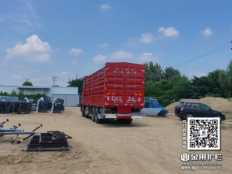 2023年8月8日鋅鋼空調(diào)護欄裝車發(fā)貨! 2023年8月8日鋅鋼空調(diào)護欄裝車發(fā)貨!