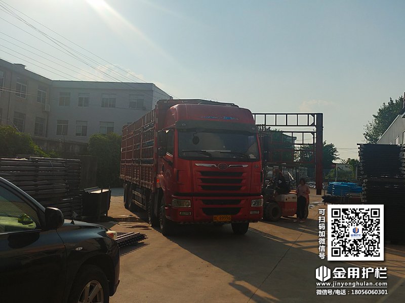 2023年8月24日鋅鋼圍墻護(hù)欄裝車發(fā)貨！