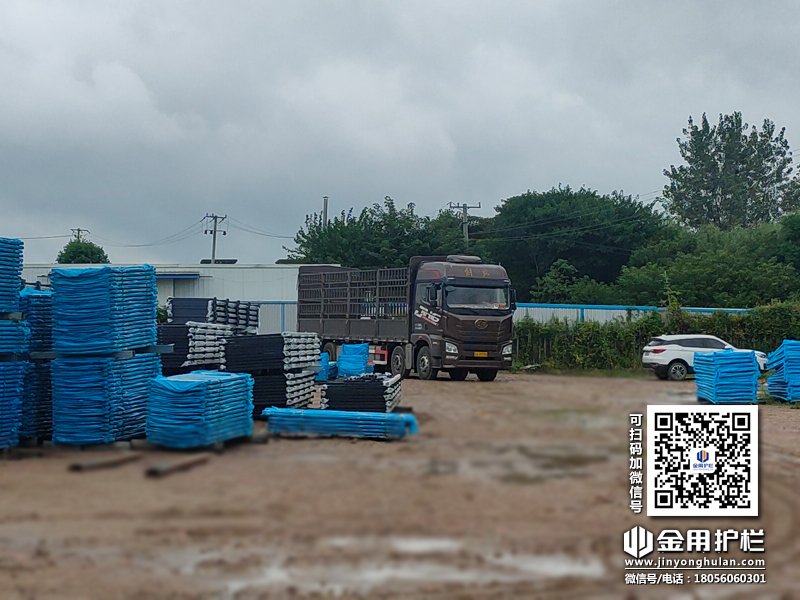 2023年9月13日鋅鋼陽臺護欄裝車發(fā)貨！