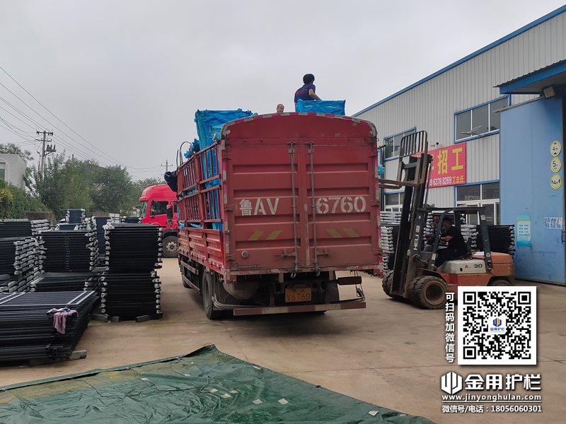 2023年9月25日鋅鋼飄窗欄桿裝車發貨！