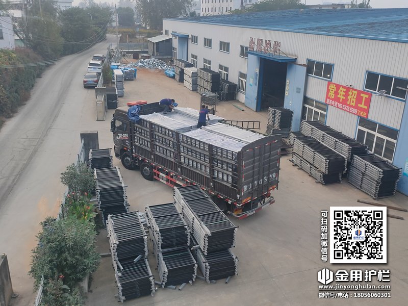 2023年10月31日鋅鋼陽(yáng)臺(tái)護(hù)欄裝車發(fā)貨！