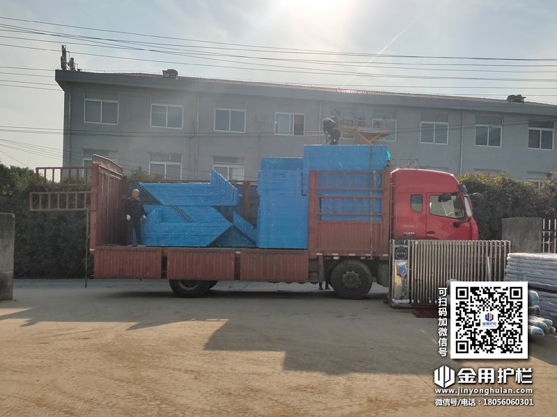 2023年11月10日鋅鋼護窗欄桿裝車發(fā)貨！