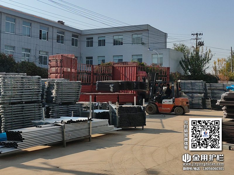 2023年11月30日鋅鋼護(hù)窗欄桿裝車發(fā)貨！