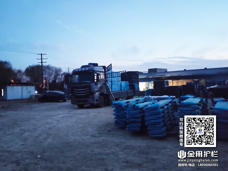 2023年12月11日鋅鋼連廊欄桿裝車發貨! 2023年12月11日鋅鋼連廊欄桿裝車發貨!