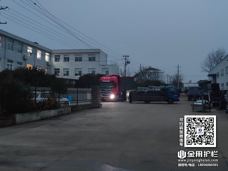 2023年12月15日鋅鋼連廊欄桿裝車發(fā)貨! 2023年12月15日鋅鋼連廊欄桿裝車發(fā)貨!