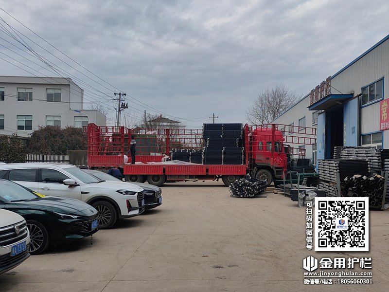 2023年12月26日鋅鋼護(hù)窗欄桿裝車發(fā)貨! 2023年12月26日鋅鋼護(hù)窗欄桿裝車發(fā)貨!