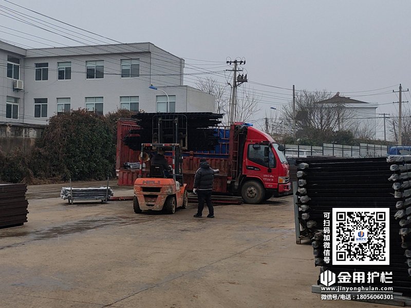 2024年1月4日鋅鋼圍墻護欄裝車發貨! 2024年1月4日鋅鋼圍墻護欄裝車發貨!