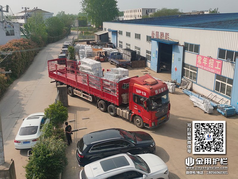 2024年4月16日鋅鋼飄窗護欄裝車發貨！