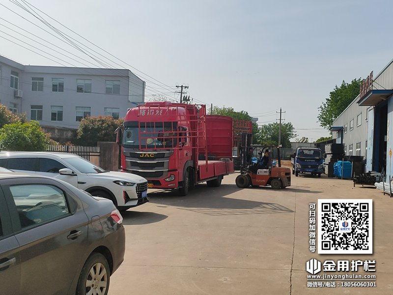 2024年4月18日鋅鋼護窗欄桿裝車發貨！