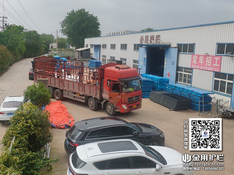 2024年4月29日鋅鋼組裝欄桿裝車發(fā)貨！