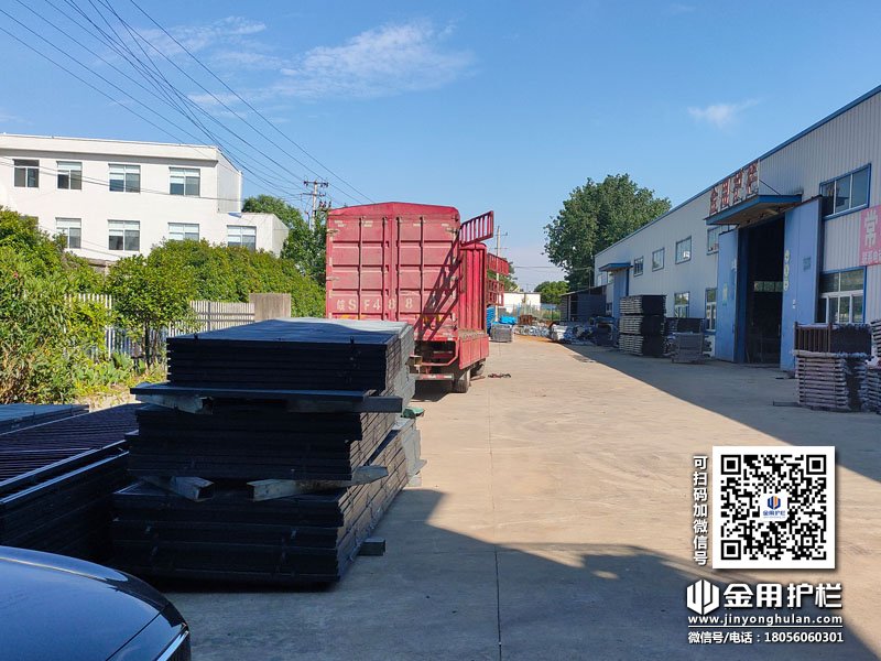 2024年5月30日鋅鋼護(hù)窗欄桿裝車發(fā)貨！