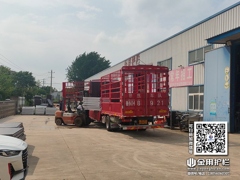 2024年7月2日鋁合金百葉窗裝車發貨！