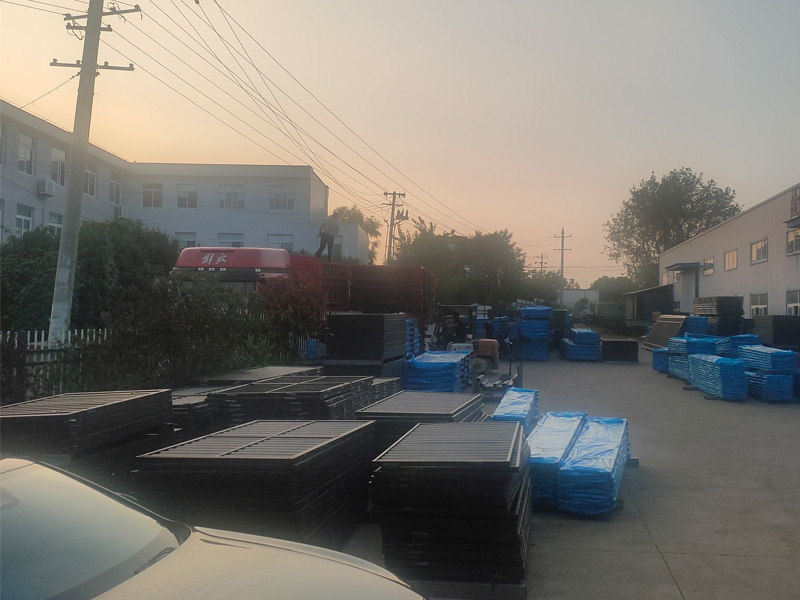 2024年9月14日鋅鋼陽(yáng)臺(tái)護(hù)欄裝車發(fā)貨！