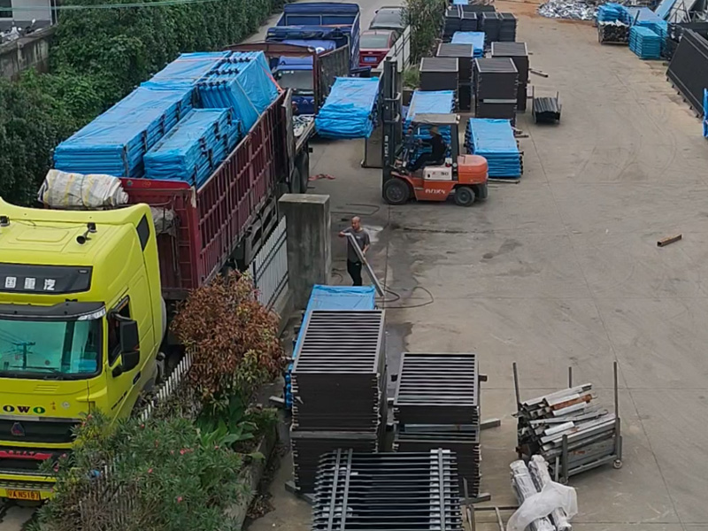 2024年9月24日鋅鋼陽臺(tái)護(hù)欄裝車發(fā)貨！