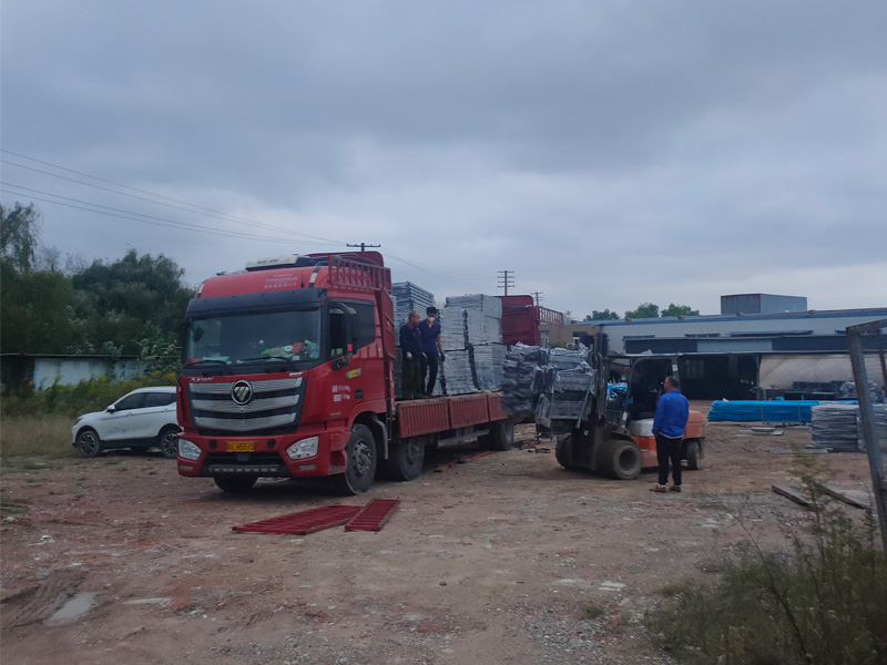 2024年10月18日鋅鋼飄窗欄桿裝車發貨！