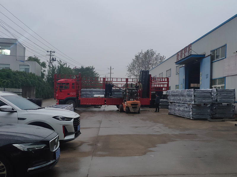 2024年10月28日鋅鋼百葉窗裝車發貨！