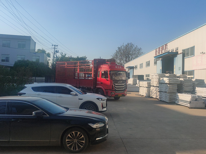 2024年10月31日鋅鋼連廊欄桿裝車發貨! 2024年10月31日鋅鋼連廊欄桿裝車發貨!