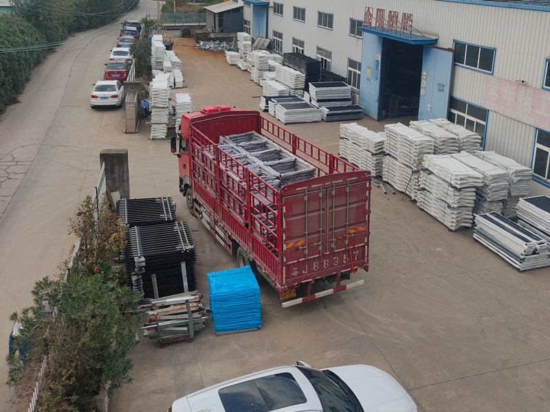 2024年11月1日鋅鋼玻璃欄桿裝車發貨! 2024年11月1日鋅鋼玻璃欄桿裝車發貨!