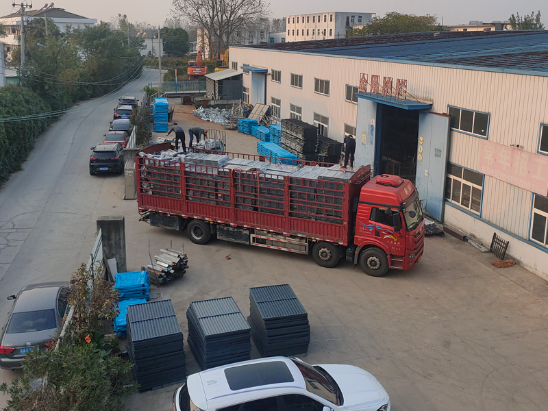 2024年11月5日鋅鋼護窗欄桿裝車發(fā)貨! 2024年11月5日鋅鋼護窗欄桿裝車發(fā)貨!