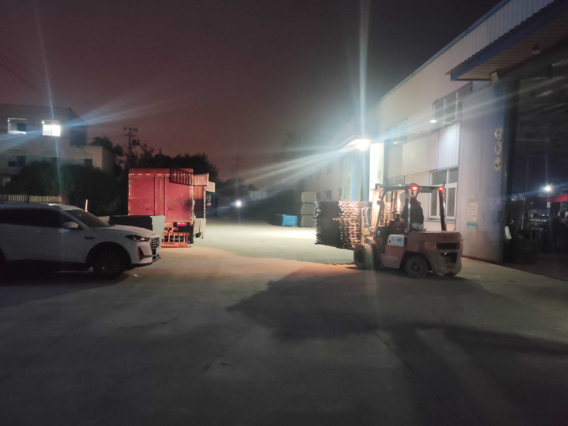 2024年11月6日鋅鋼圍墻護(hù)欄裝車發(fā)貨！