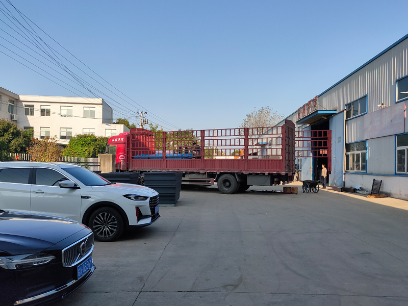 2024年11月7日鋅鋼連廊欄桿裝車(chē)發(fā)貨！