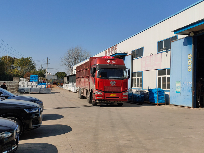 2024年12月4日鋅鋼百葉窗裝車發(fā)貨！